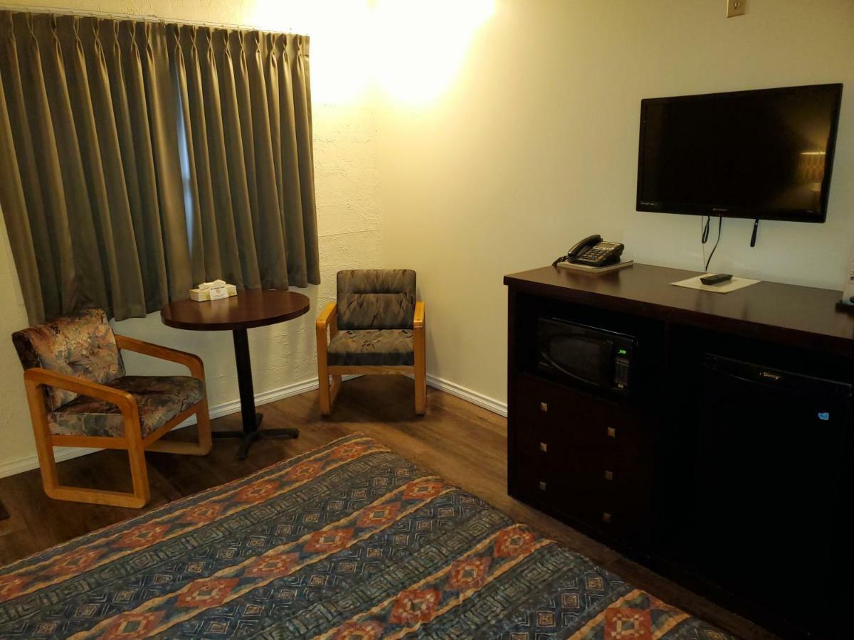 Battlefords Inn North Battleford Ngoại thất bức ảnh